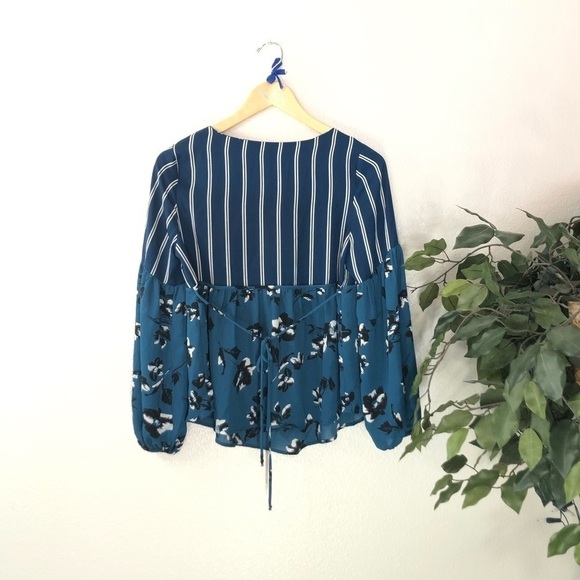 Monteau LA 2 Patterned Long Sleeve Stop - Picture 5 of 5